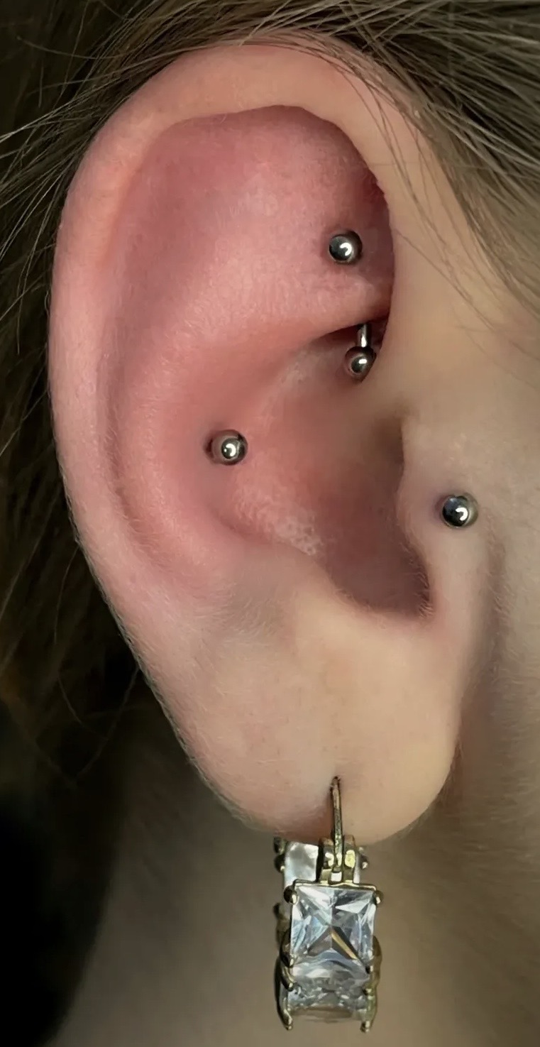 Oreille avec plug doré